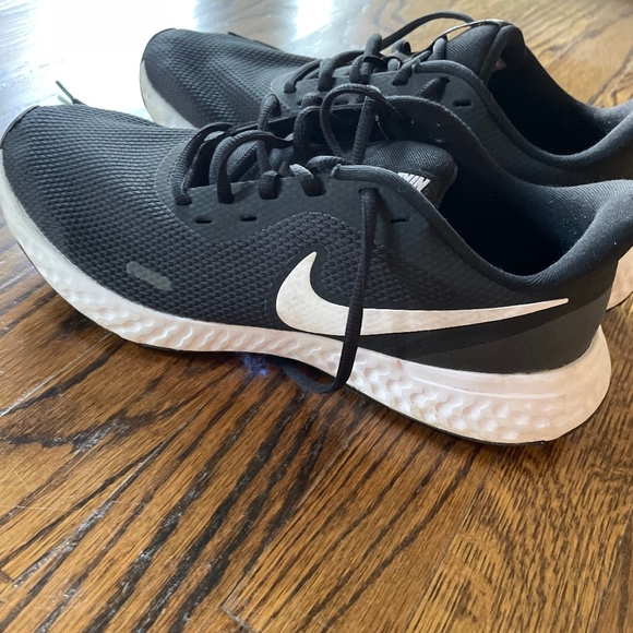Men’s Nike sneakers - Picture 1 of 3